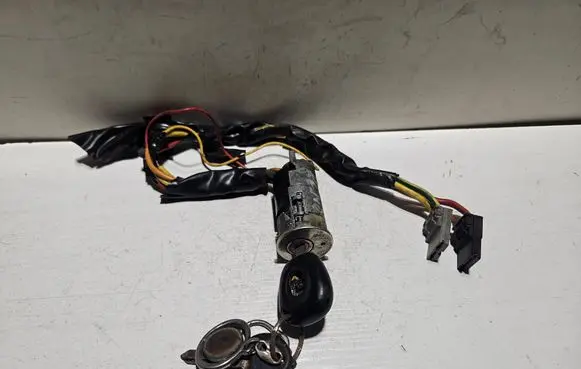 Renault Laguna I Ignition lock 427661P F1898
