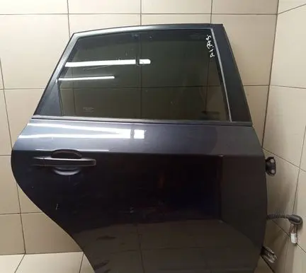 Subaru Impreza II Rear door 