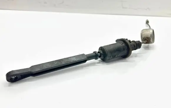 Renault Trafic II (X83) Clutch master cylinder 8200031239