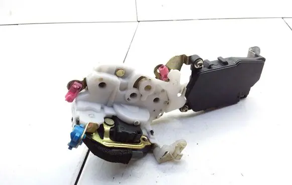 Subaru Impreza I Front door lock