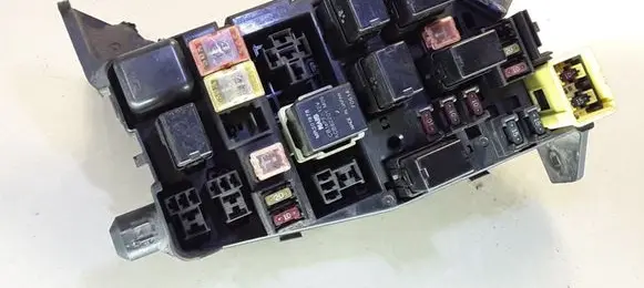 Mitsubishi Galant Fuse module MR301978 MB629085