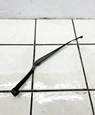 Hyundai Tucson TL Front wiper blade arm 