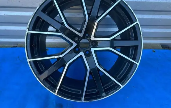 Audi Q8 R22 alloy rim 4M8601025Q