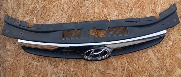 Hyundai i30 Front bumper upper radiator grill 863512L000