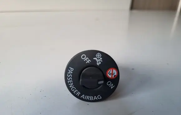 Renault Clio V Passenger airbag on/off switch 681991670R