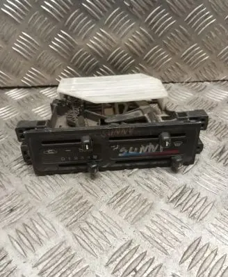 Nissan Sunny Climate control unit