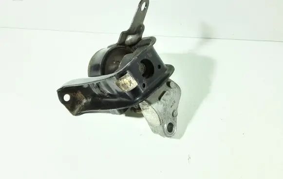 Toyota Corolla E120 E130 Engine mount bracket