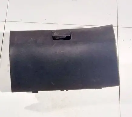 Glove box