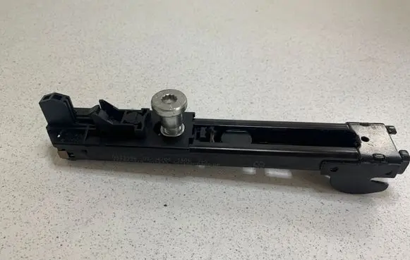 Volkswagen Touran I Seat belt adjustment motor 1T0857819