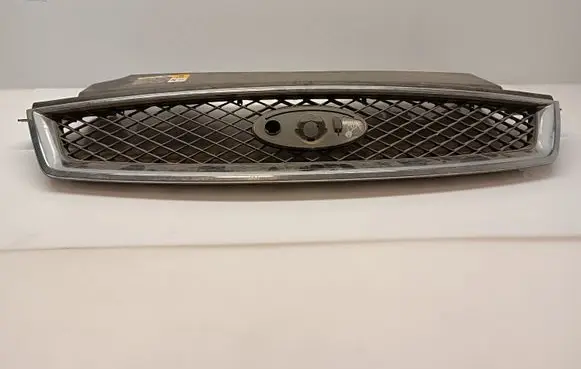 Ford Focus Front bumper upper radiator grill 4M518138B 4M518C436B 4M518200C