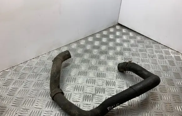 Volkswagen PASSAT B6 Engine coolant pipe/hose