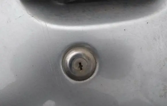 Citroen Xsara Front door lock (next to the handle) 