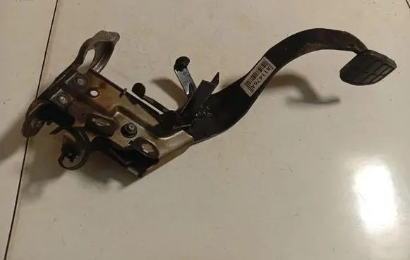 Mitsubishi Colt Clutch pedal 120502