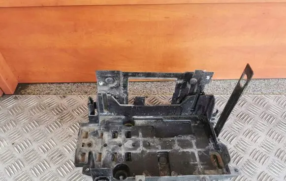 Opel Mokka Battery tray 95933269