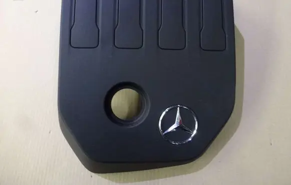 Mercedes-Benz X-class W470 Engine cover (trim) A2820101000T