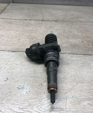 Skoda Roomster (5J) Fuel injector 0414720313