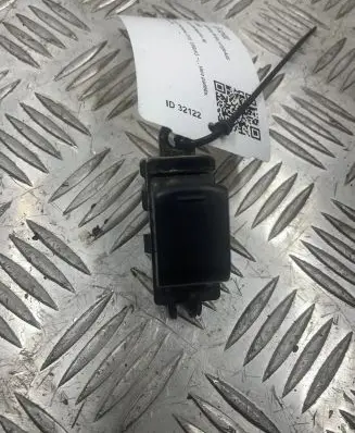 Nissan Qashqai Electric window control switch
