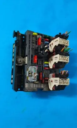Peugeot 5008 Fuse box set 9675877980