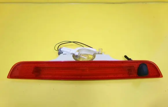 Third/center stoplight