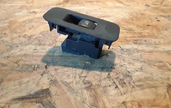 Volvo V40 Electric window control switch 31394840