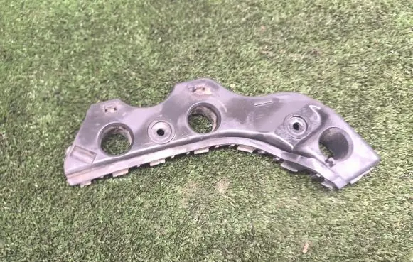 Volkswagen PASSAT CC Front bumper mounting bracket 3C8807184