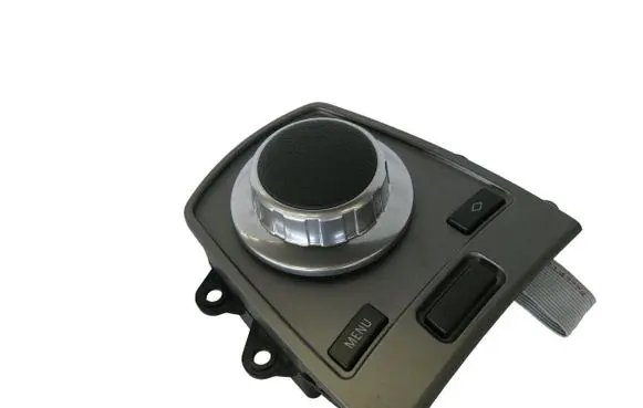 Head unit multimedia control