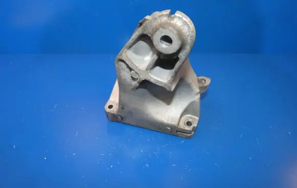 Mercedes-Benz C W205 Engine mounting bracket A6512234204
