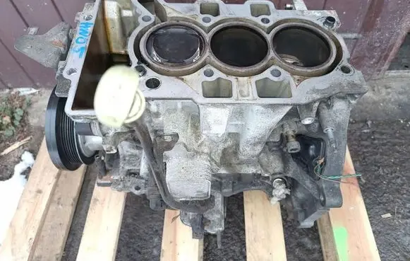 Peugeot 208 II Engine block hn05