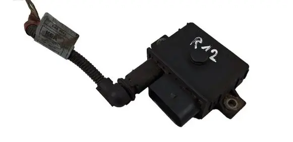 BMW 1 E81 E87 Glow plug pre-heat relay 7786821 7787577