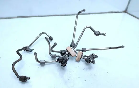 Volvo XC90 Fuel injector supply line/pipe 