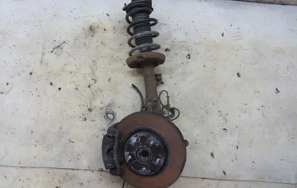 KIA Carens III Front wheel hub spindle knuckle GMAUTO4574097