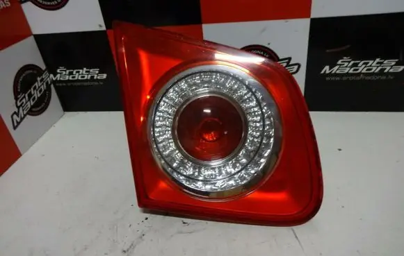 Volkswagen Jetta V Tailgate rear/tail lights 1K5945093