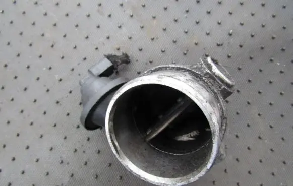 Audi A4 S4 B6 8E 8H EGR valve 8D0145950C