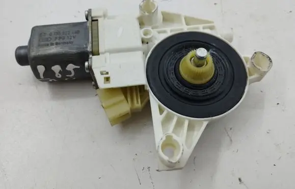 Mercedes-Benz C W204 Front door window regulator motor A2048200242
