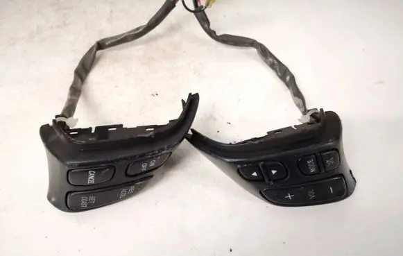 Steering wheel buttons/switches