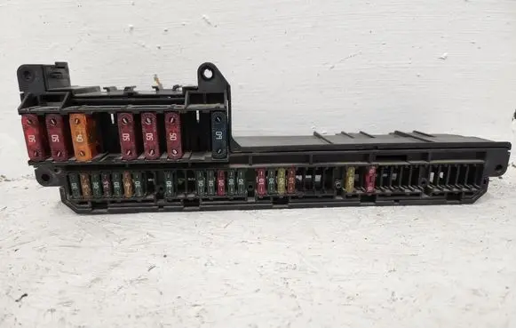 BMW 5 E60 E61 Fuse module 69324520 106887 6114