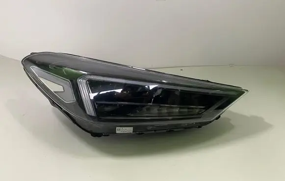 Hyundai Tucson TL Headlight/headlamp