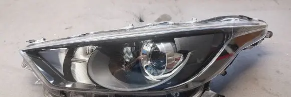 Toyota Yaris XP210 Headlight/headlamp EUK06 4513356 0139204