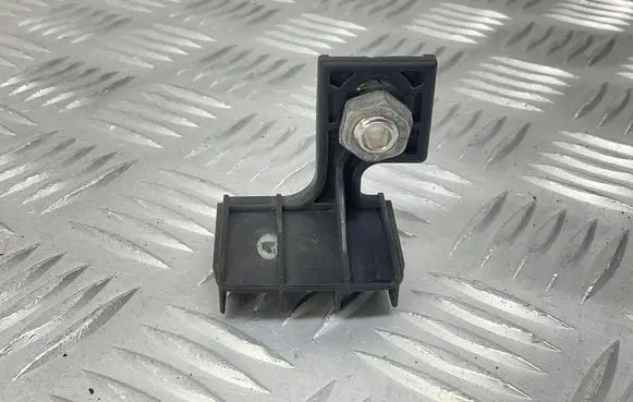 Audi TT TTS Mk2 Fender mounting bracket 8J0805637