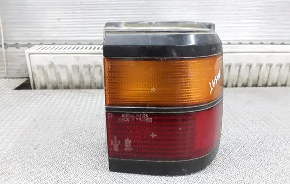 Volkswagen PASSAT B3 Rear/tail lights 333945257