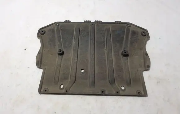 Volvo C40 Engine splash shield/under tray 32241087