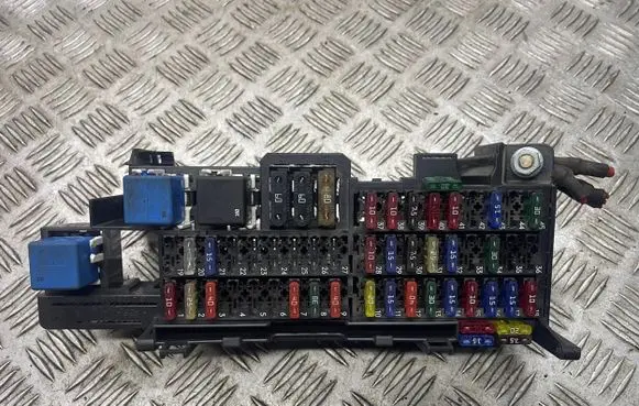 Mercedes-Benz A W168 Fuse box set A1685453340