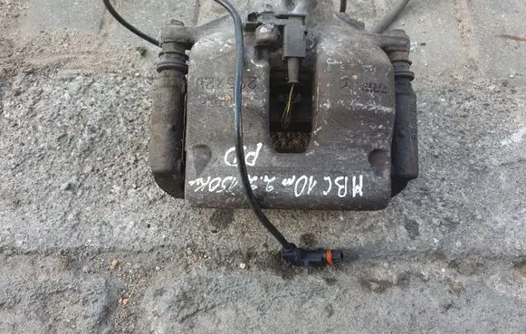 Mercedes-Benz C W204 Front brake caliper