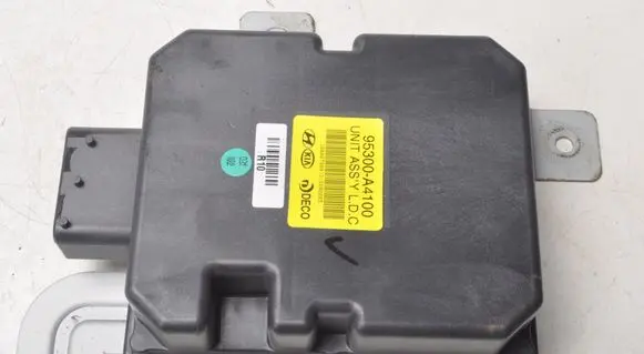 KIA Carens III Trunk lid opening control unit 95300-A4100