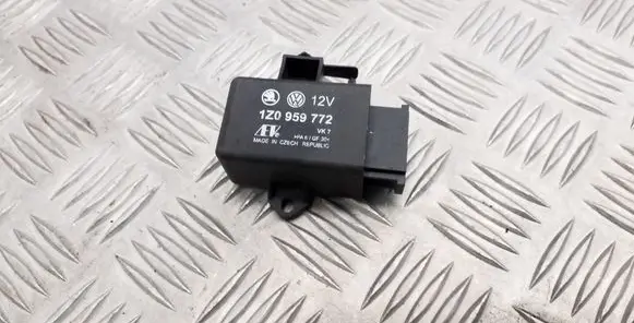 Skoda Octavia Mk2 (1Z) Seat heating relay 1Z0959772