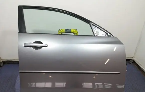 Mazda 3 I Front door 