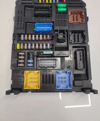 Peugeot 208 Comfort/convenience module 9832880380 28709105 0202344434