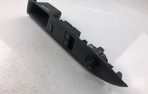 Opel Karl Electric window control switch 95439384