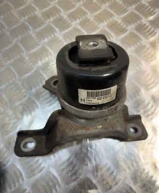 Engine mount bracket