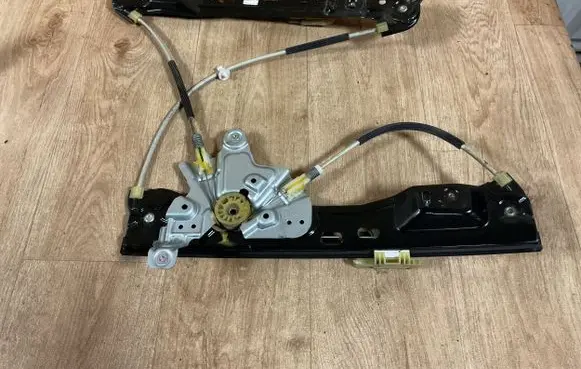 Opel Insignia A Front window lifting mechanism without motor 13302452 964838104